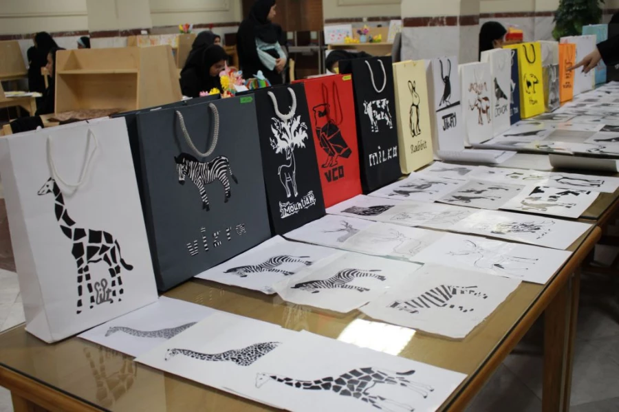 در کتابخانه پردیس نسیبه تهران برگزارشد

برگزاری نمایشگاه  آفرینش های هنری دانشجویان استاد خوشبختی 5