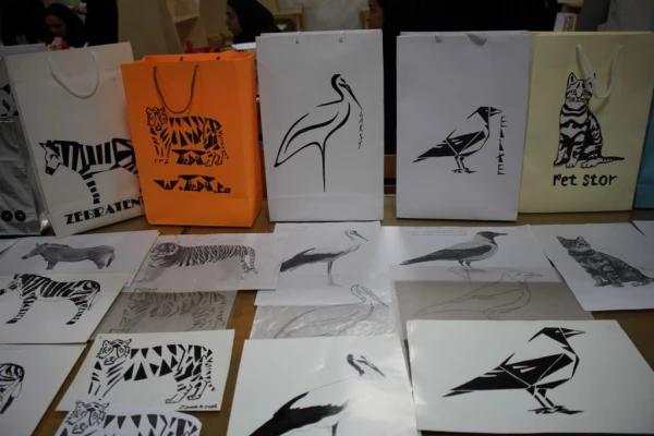 در کتابخانه پردیس نسیبه تهران برگزارشد

برگزاری نمایشگاه  آفرینش های هنری دانشجویان استاد خوشبختی 8