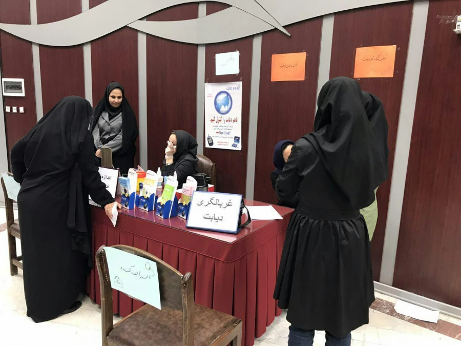 برگزاری ایستگاه سلامت واکران فیلم با موضوع روانشناختی به مناسبت هفته بهداشت وروان  3