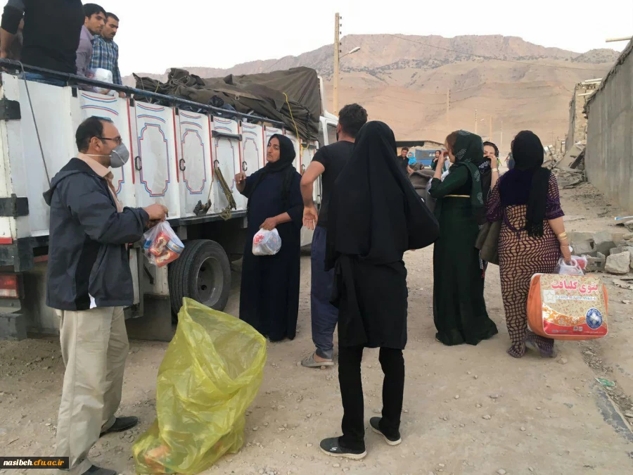 توزیع کمک های غیرنقدی جمع اوری شده پردیس نسیبه به زلزله زدگان  2