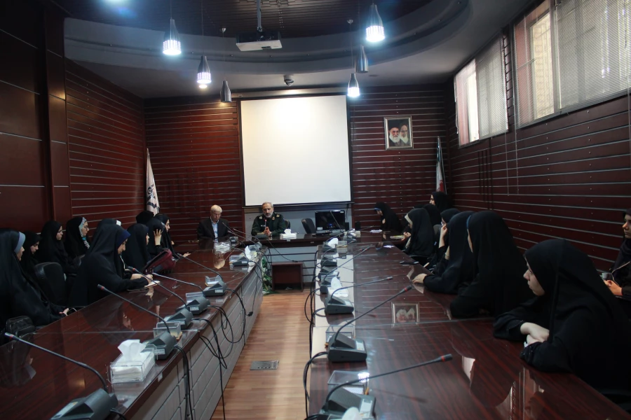 حضورسرداریزدی فرمانده سپاه محمد رسول الله (ص) درپردیس نسیبه درروزبزرگداشت آزادی خرمشهر 2