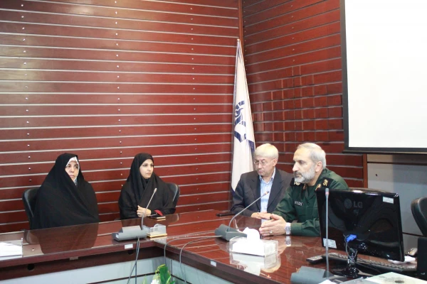 حضورسرداریزدی فرمانده سپاه محمد رسول الله (ص) درپردیس نسیبه درروزبزرگداشت آزادی خرمشهر 2