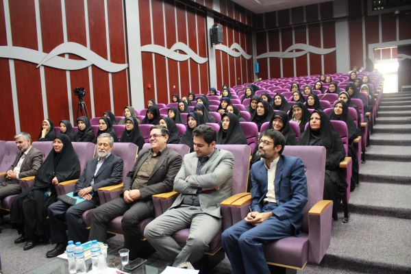 دکتر خنیفر در نشست تخصصی کاروزی  دانشگاه فرهنگیان:
دانش وعمل می بایست دردانشگاه فرهنگیان مقارن شوند  4