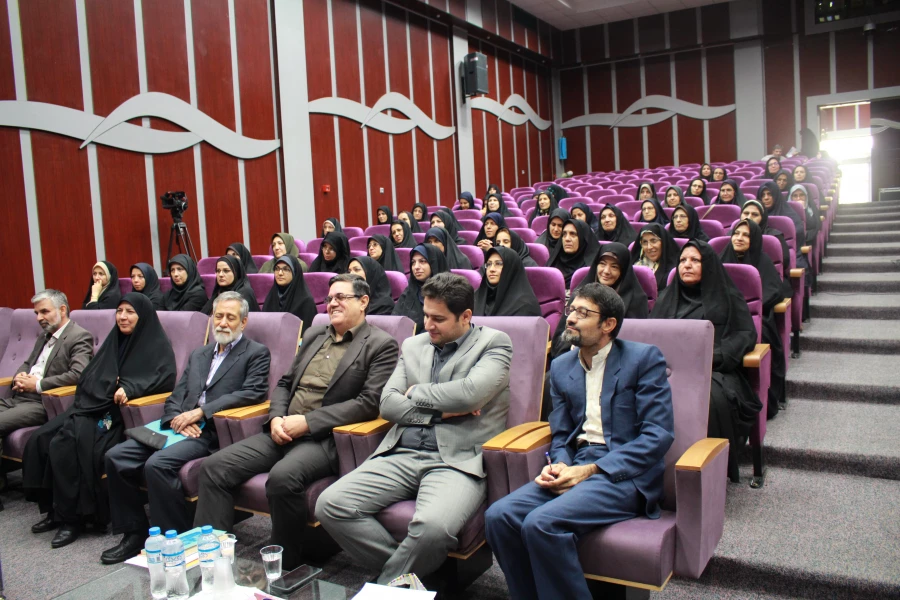 دکتر خنیفر در نشست تخصصی کاروزی  دانشگاه فرهنگیان:
دانش وعمل می بایست دردانشگاه فرهنگیان مقارن شوند  4