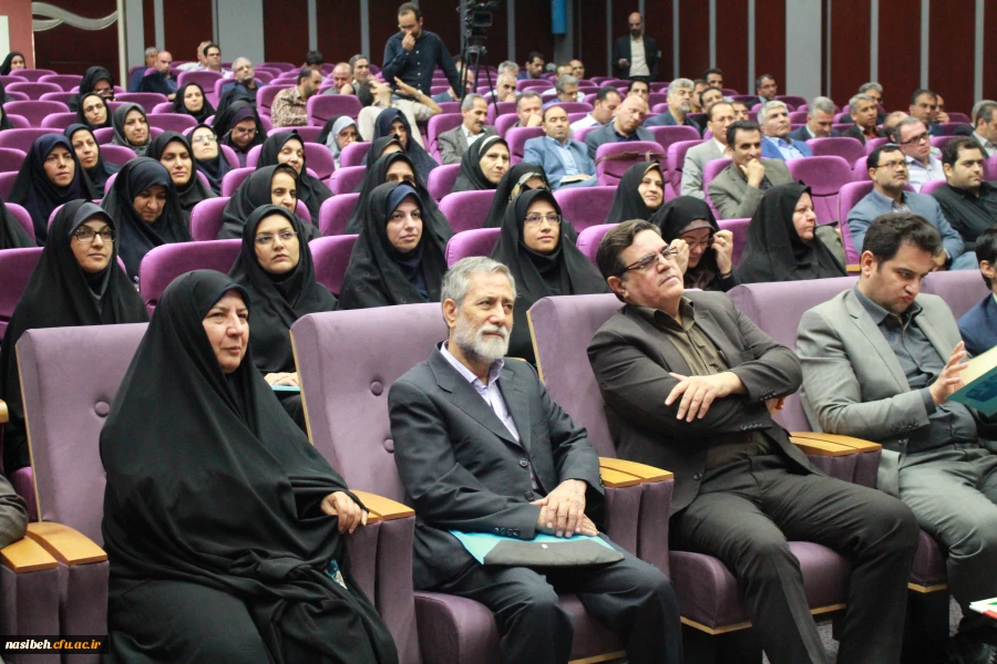 دکتر خنیفر در نشست تخصصی کاروزی  دانشگاه فرهنگیان:
دانش وعمل می بایست دردانشگاه فرهنگیان مقارن شوند  3