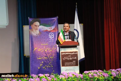 دکتر طاهری نیا در نشست تخصصی کاروزی دانشگاه فرهنگیان گفت :
کارورزحلقه واسطه مدرسه ودانشگاه است .