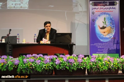 دکترخنیفر دردومین همایش مدیران میزبان دانش آموختگان دانشگاه فرهنگیان :
معرفت علم در سه چیز است: تقرب به خدا، شناخت خویش و خدمت به خلق