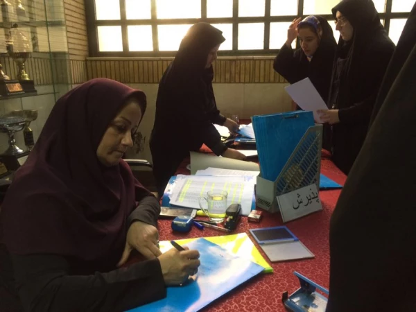 بازدید دکترعلی نژاد معاون دانشجویی دانشگاه فرهنگیان از فرایند مصاحبه تکمیل ظرفیت ونیمه متمرکزدرپردیس نسیبه 3