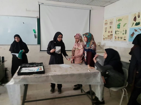 کارگاه  ""آزمایشگاه فیزیک نور ""درمرکزیادگیری علوم پردیس نسیبه برگزارشد . 2