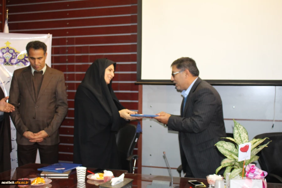 جلسه معارفه دکترخدابنده معاونت مالی ، اداری ودانشجویی پردیس نسیبه وتقدیراززحمات دکترعادلی فر 6