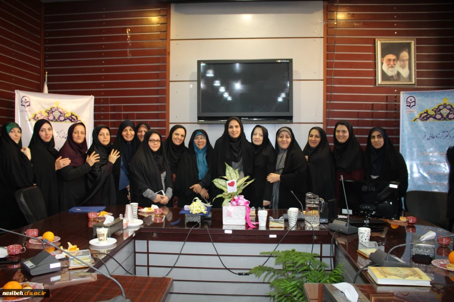 جلسه معارفه دکترخدابنده معاونت مالی ، اداری ودانشجویی پردیس نسیبه وتقدیراززحمات دکترعادلی فر 8