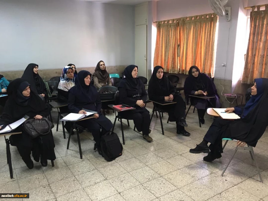 دیداردکترنادری معاونت آموزشی وپژوهشی مدیریت استان با دانشجویان کارشناسی ارشد 
 2