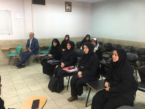 دیداردکترنادری معاونت آموزشی وپژوهشی مدیریت استان با دانشجویان کارشناسی ارشد 
 2