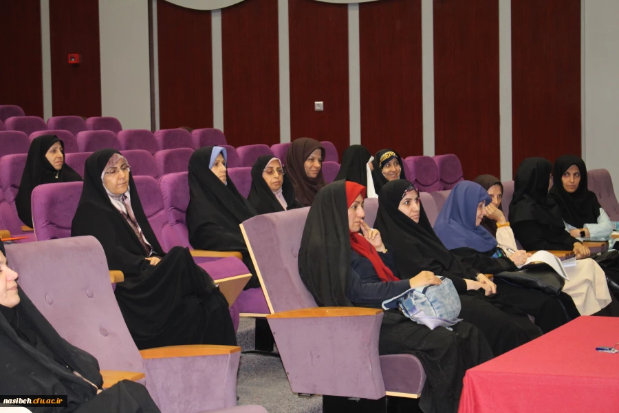 نشست صمیمی سرپرست پردیس نسیبه واساتید  2