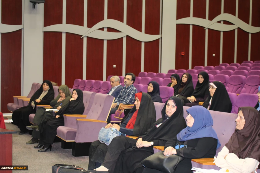 نشست صمیمی سرپرست پردیس نسیبه واساتید  4