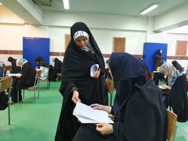 بازدیددکترنادری معاونت آموزشی مدیریت استان تهران ازروند برگزاری امتحانات پایان ترم  4