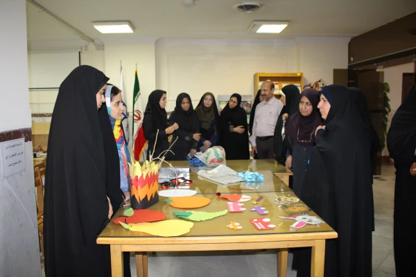 بازدید سرپرست ومعاونین پردیس ازنمایشگاه دست سازه های کمک آموزشی درورزش  8