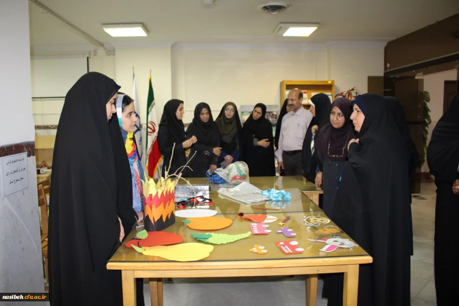 بازدید سرپرست ومعاونین پردیس ازنمایشگاه دست سازه های کمک آموزشی درورزش  8