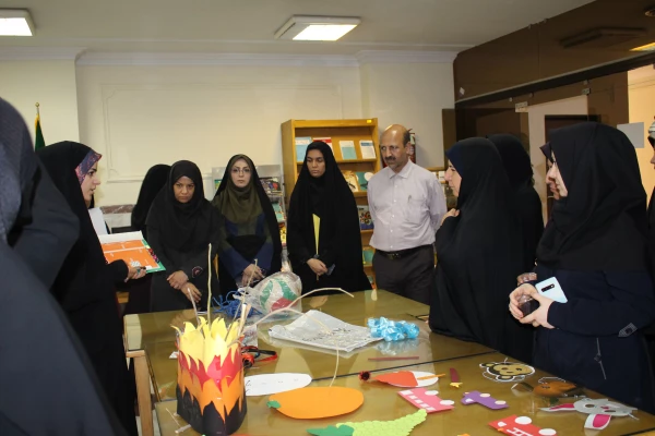 بازدید سرپرست ومعاونین پردیس ازنمایشگاه دست سازه های کمک آموزشی درورزش  9