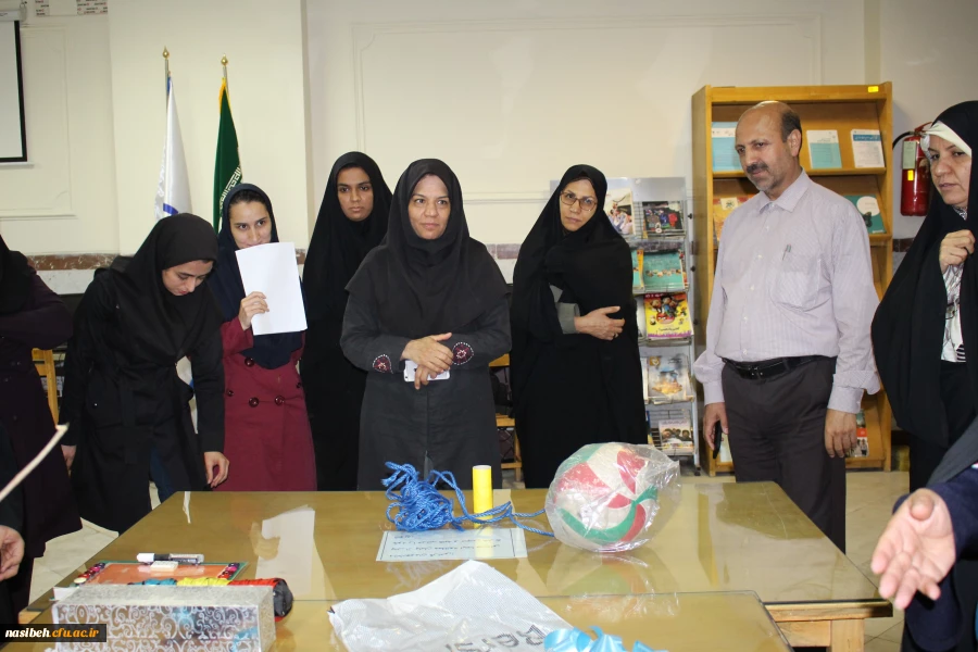 بازدید سرپرست ومعاونین پردیس ازنمایشگاه دست سازه های کمک آموزشی درورزش  10