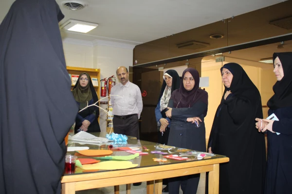 بازدید سرپرست ومعاونین پردیس ازنمایشگاه دست سازه های کمک آموزشی درورزش  6