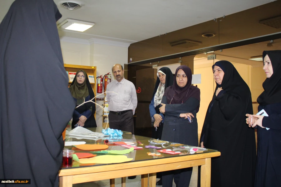 بازدید سرپرست ومعاونین پردیس ازنمایشگاه دست سازه های کمک آموزشی درورزش  6