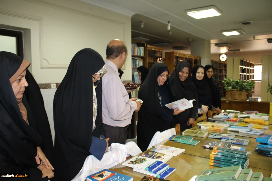 بازدید سرپرست ومعاونین پردیس ازنمایشگاه دست سازه های کمک آموزشی درورزش  5