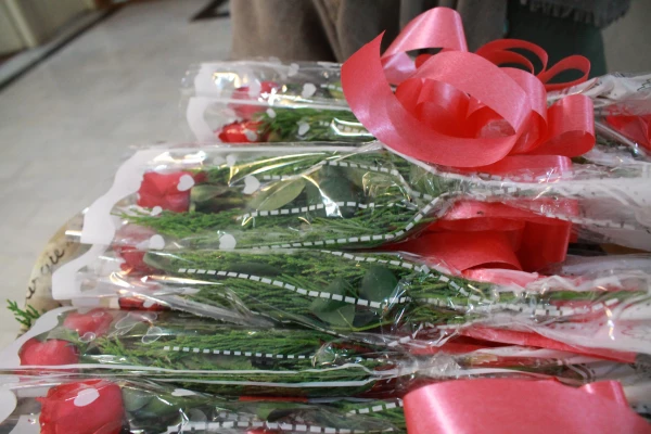 تقدیرازکارکنان پردیس به مناسبت روزکارمند  2تقدیرازکارکنان پردیس به مناسبت روزکارمند  3