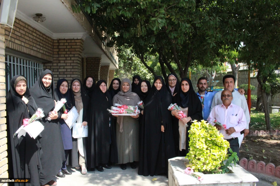 تقدیرازکارکنان پردیس به مناسبت روزکارمند  5