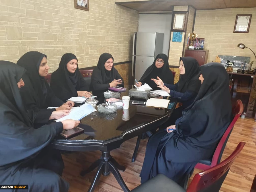 برگزاری جلسه کارشناسان آموزش جهت برنامه ریزی سال تحصیلی جدید  2