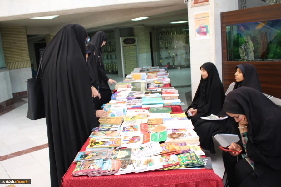 برگزاری نمایشگاه کتاب به مناسبت هفته دفاع مقدس  4