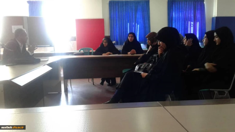 برگزاری جلسه نقد کتاب (رمان ناتور دشت) جهت نهادینه کردن فرهنگ کتاب و کتابخوانی  2