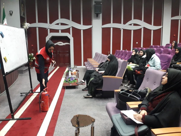 برگزاری کارگاه آموزش اصول ایمنی و آتش نشانی در پردیس