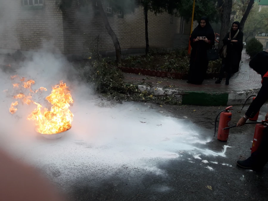 برگزاری کارگاه آموزش اصول ایمنی و آتش نشانی در پردیس