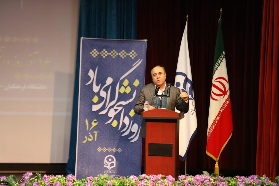 رییس دانشگاه فرهنگیان در جمع دانشجو معلمان:
دانشجو نبض همیشه بیدار جامعه است 2