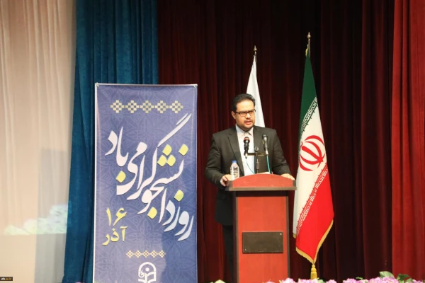 رییس دانشگاه فرهنگیان در جمع دانشجو معلمان:
دانشجو نبض همیشه بیدار جامعه است 4