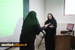 اهدای شاخه گل به دانشجومعلمان به مناسبت روزدانشجو 2