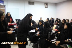 اهدای شاخه گل به دانشجومعلمان به مناسبت روزدانشجو 6