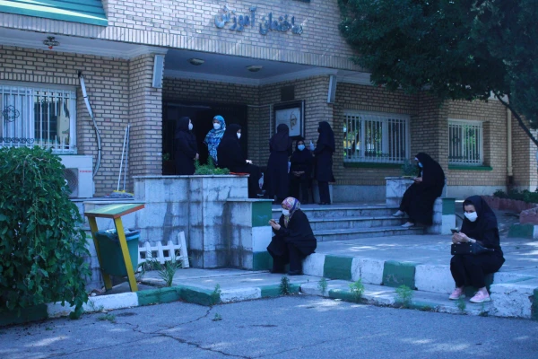 ثبت نام حضوری مهارن آموزان با رعایت پروتکل های بهداشتی به روایت تصویر 4