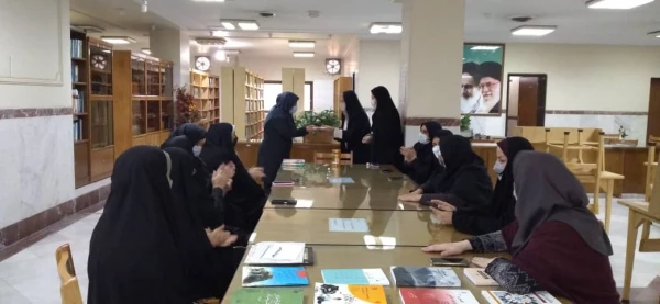 

بازدید ازنمایشگاه کتاب اساتید و اجرای طرح کتابخانه باز و تقدیر از کتابدار پردیس 
 2