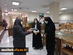 

بازدید ازنمایشگاه کتاب اساتید و اجرای طرح کتابخانه باز و تقدیر از کتابدار پردیس 
 2