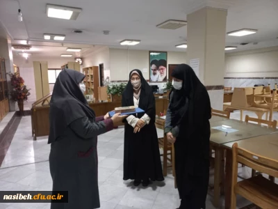 بازدید ازنمایشگاه کتاب اساتید ، اجرای طرح کتابخانه باز و تقدیر از کتابدار پردیس 
