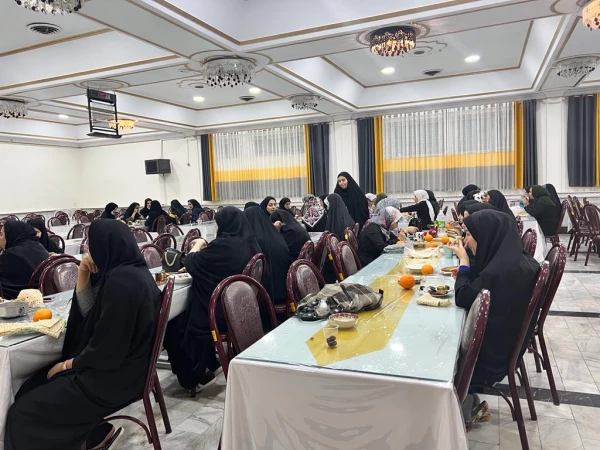 بازدید سرزده معاونت محترم دانشجویی و دکتر حیدری مدیر کل برنامه ریزی و رفاه دانشجویی از افطار دانشجویان  4