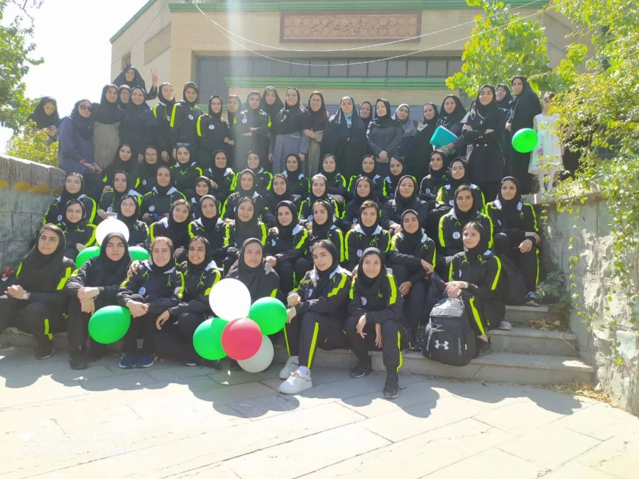 بدرقه تیم های ورزشی دانشجو معلمان پردیس نسیبه به استان اصفهان 3