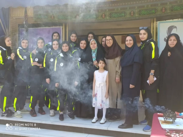 بدرقه تیم های ورزشی دانشجو معلمان پردیس نسیبه به استان اصفهان 4