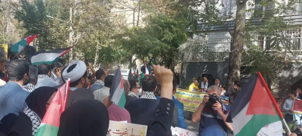 حضور مسئولین و استادان دانشگاه فرهنگیان پردیس نسیبه در تجمع اعتراضی علیه جنایات رژیم صهیونستی مقابل دفتر سازمان ملل متحد 5