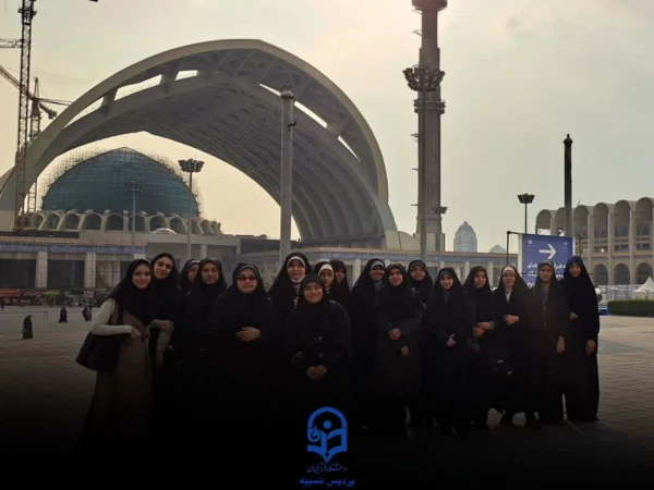 بازدید دانشجو معلمانپردیس از غرفه دانشگاه فرهنگیان در نمایشگاه بین المللی قرآن 3