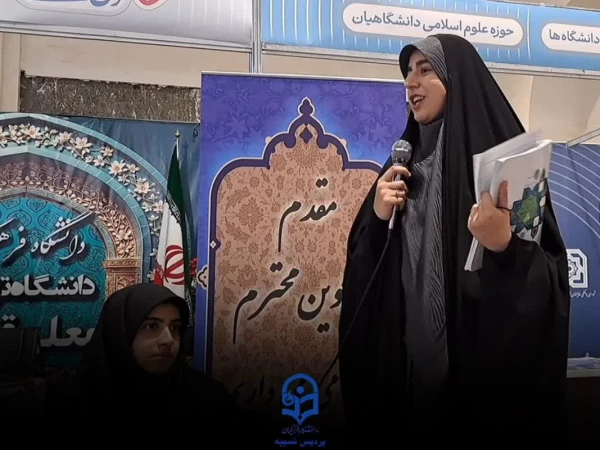 بازدید دانشجو معلمانپردیس از غرفه دانشگاه فرهنگیان در نمایشگاه بین المللی قرآن 4