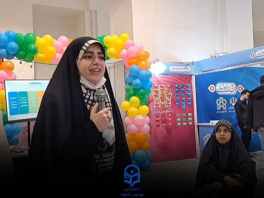 بازدید دانشجو معلمانپردیس از غرفه دانشگاه فرهنگیان در نمایشگاه بین المللی قرآن 8