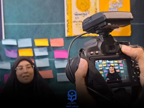 بازدید دانشجو معلمانپردیس از غرفه دانشگاه فرهنگیان در نمایشگاه بین المللی قرآن 9